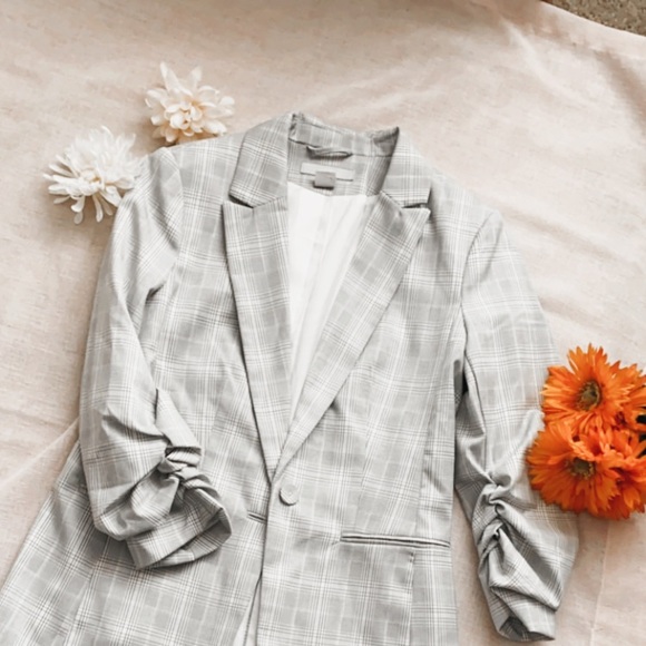 Blazer - Picture 3 of 4